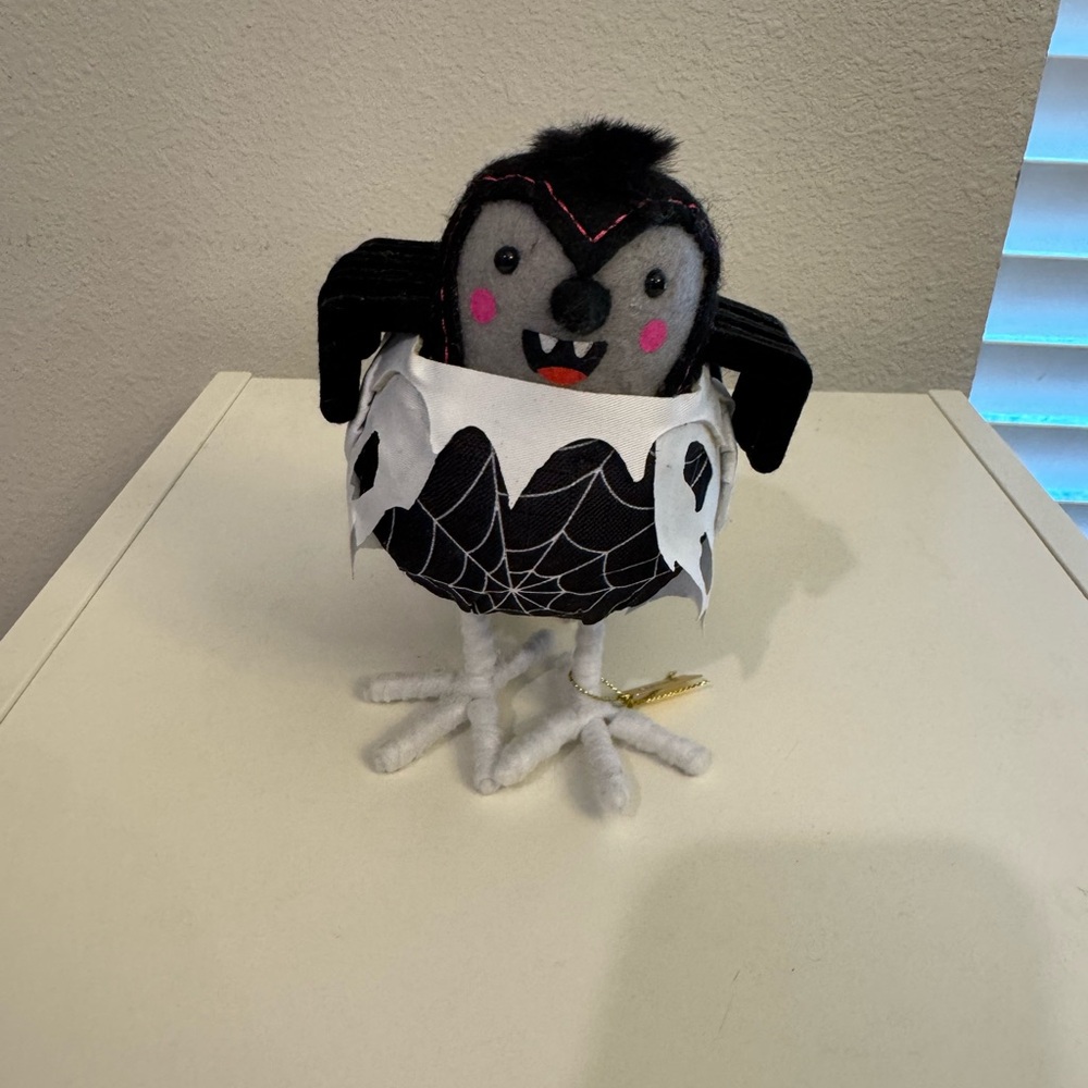 Featherly Friends Skitter 2024